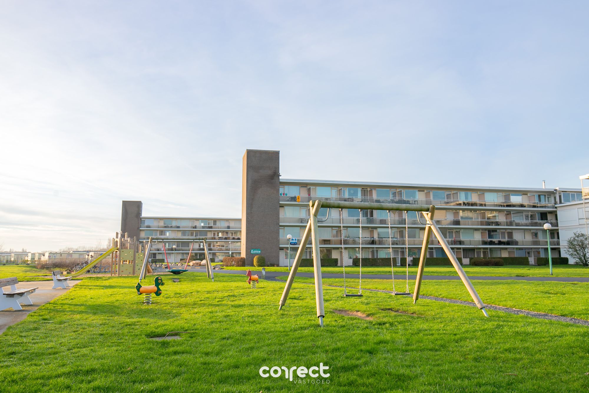Speeltuin en grasvelden in Park Atlantis